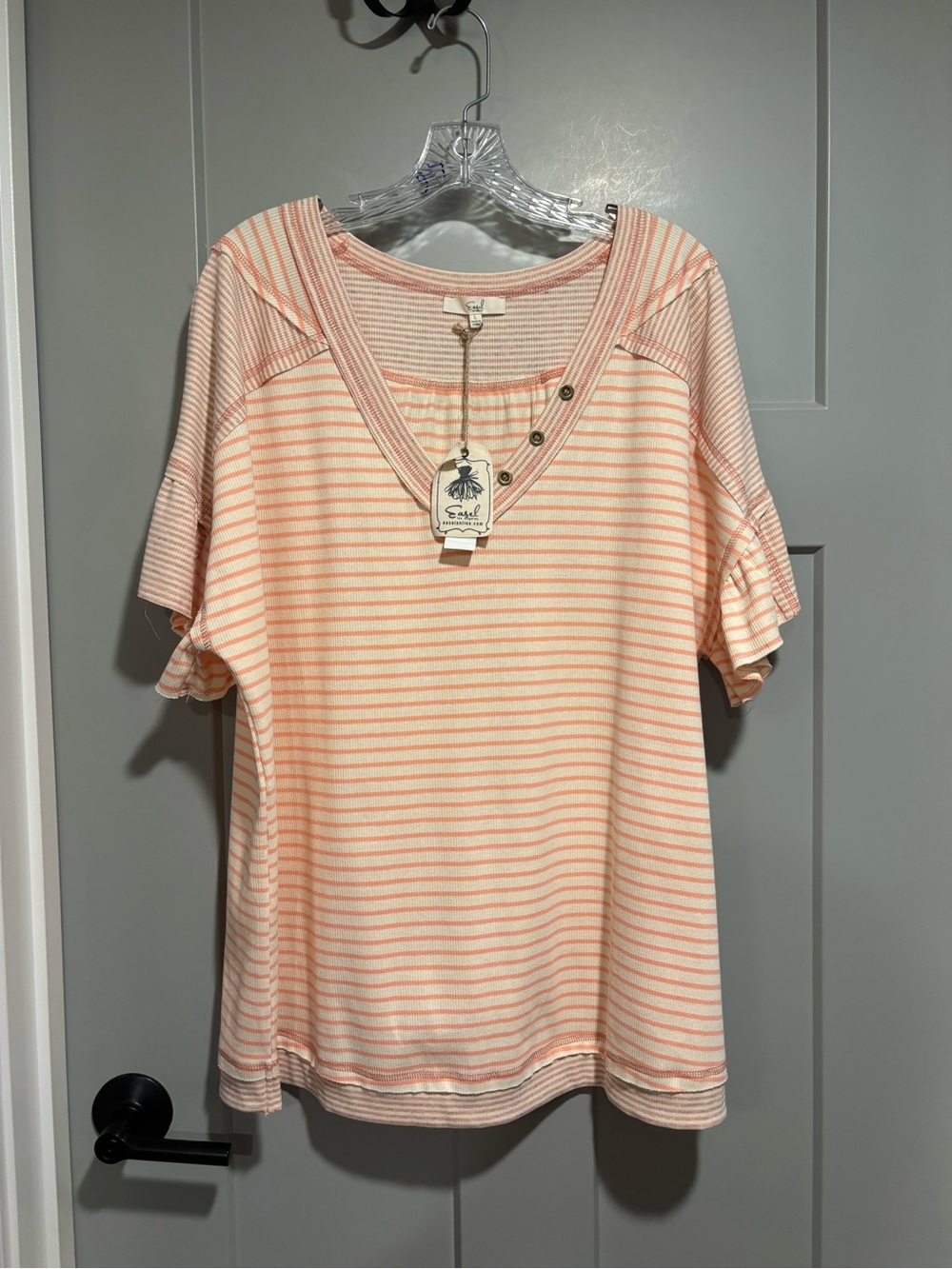 easel Peach Striped V-Neck Short Sleeve Tee runs big!!